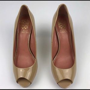VINCE CAMUTO HEELS SIZE: 5 1/2